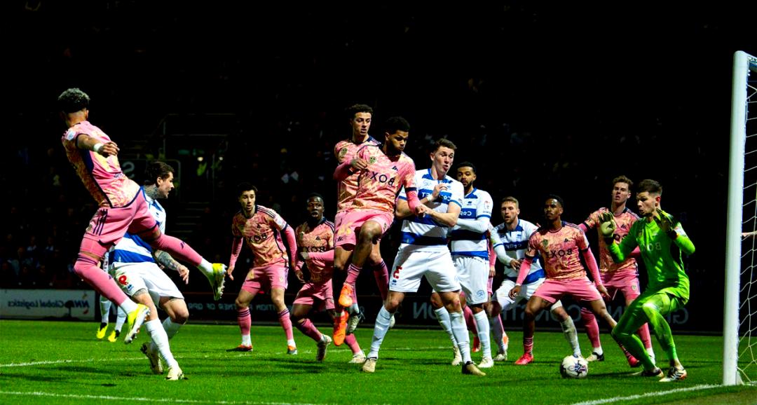 足球赛场上精彩纷呈,精彩的对决是什么 足球赛场上精彩纷呈,精彩的对决是什么